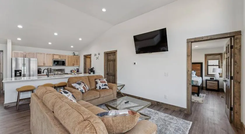 Sunset Lake Lodge for 20 - Beach & Game Room - Image 1