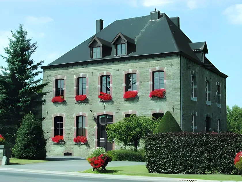 Hotel Saint-Martin - Image 1