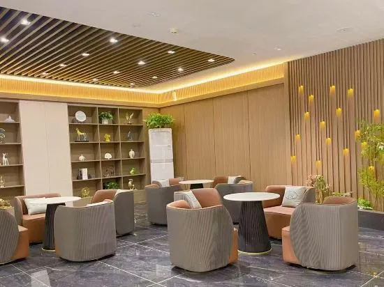 Golden Rome Fifth Season Hotel - Image 1