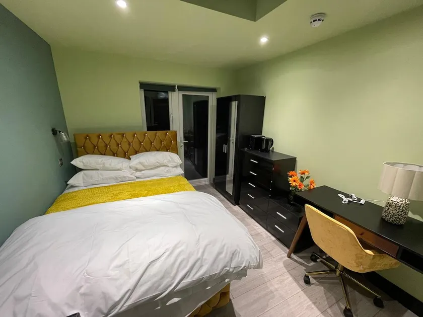 Quiet Double Room | Ideal for Long Stays | Harrow - Image 1
