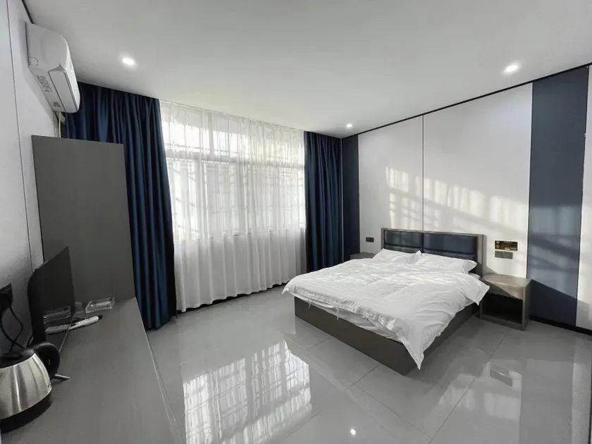 Qinchen Business Hotel - Image 1