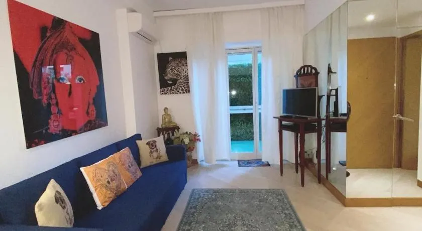 Suite Apartment in MC Center, 5min walk to Casino & the Port and 1min from underground train station - Image 1