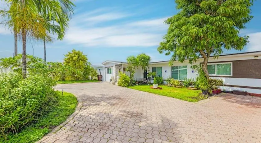 Private Studio in West Hialeah - Image 1