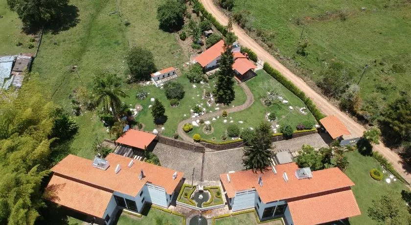 Hotel MACA lago calima - Image 1