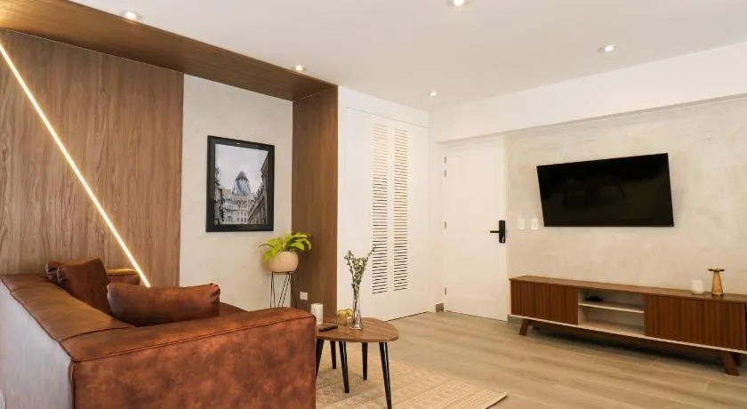 Caster by Wynwood House - Image 1