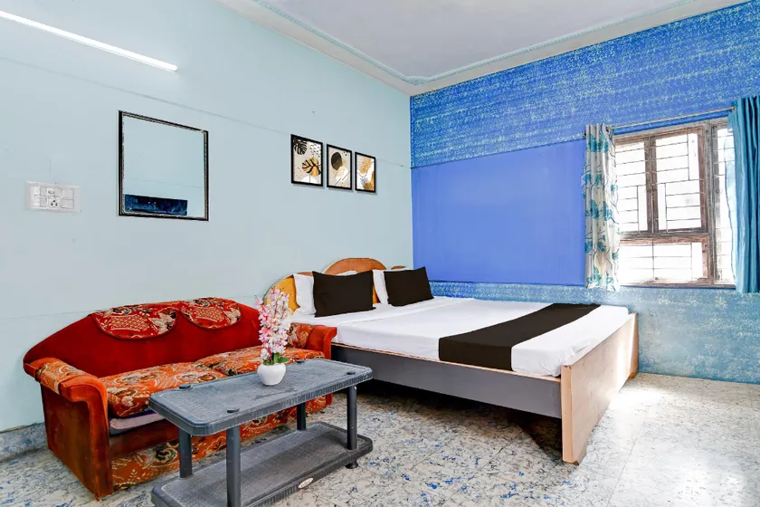 OYO HOME 90068 AMRABATI GUEST ROOMS - Image 1