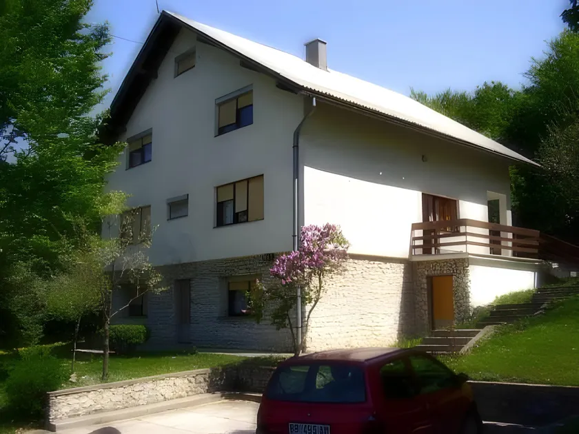 House Dado - Image 1