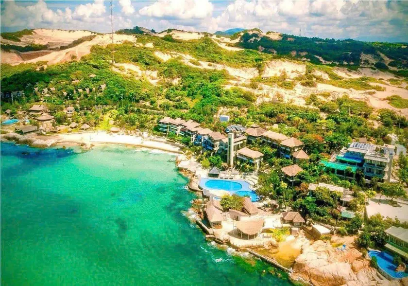 Rock Water Bay Beach Resort & Spa - Image 1