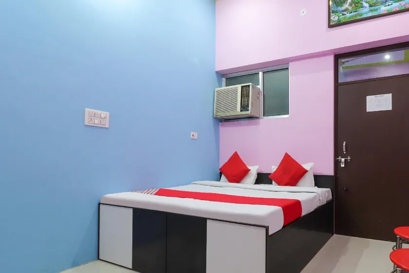 OYO 73984 Jatin Hotel - Image 1