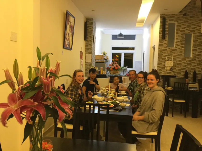 Pretty Backpackers House - Image 1