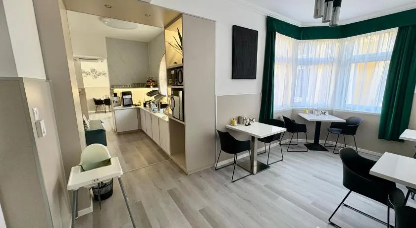 Hotel Central - Image 1