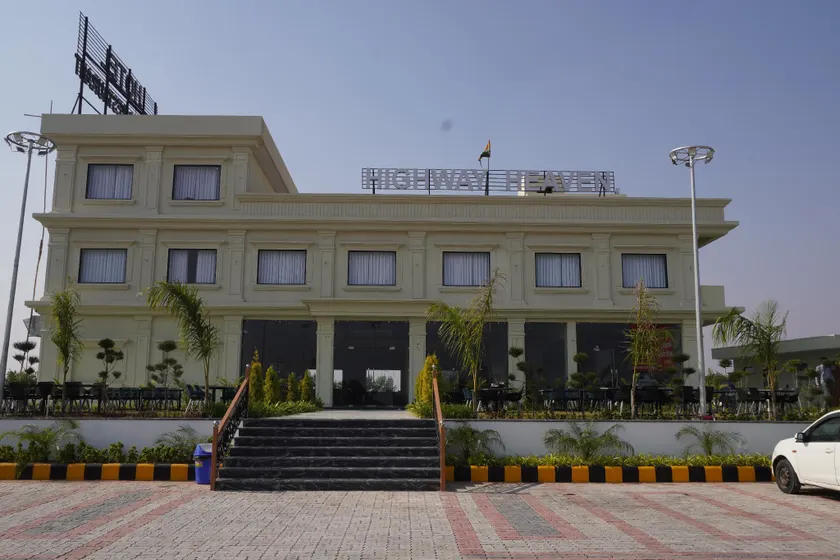 Hotel Highway Heaven - Image 1