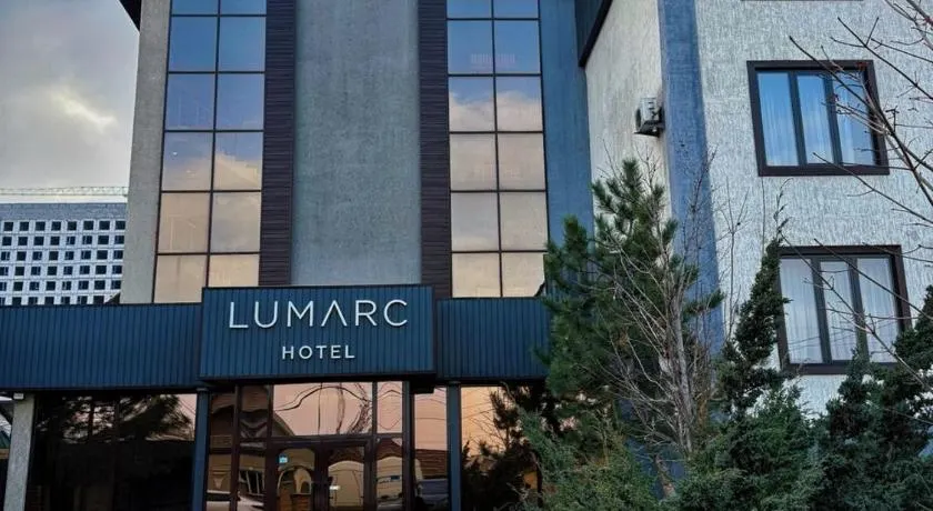 Lumarc Hotel - Image 1