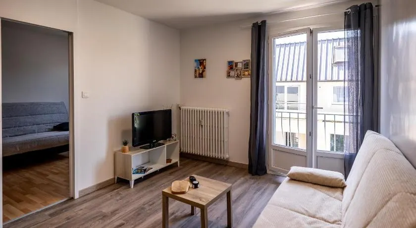 Appartement paisible au bord de l Isle avec parking - Image 1
