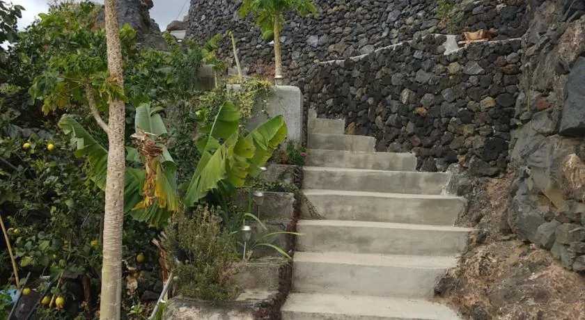 Maison de vacances 'El Puerto De La Estaca 3' avec vue sur la mer, jardin privé et balcon - Image 1