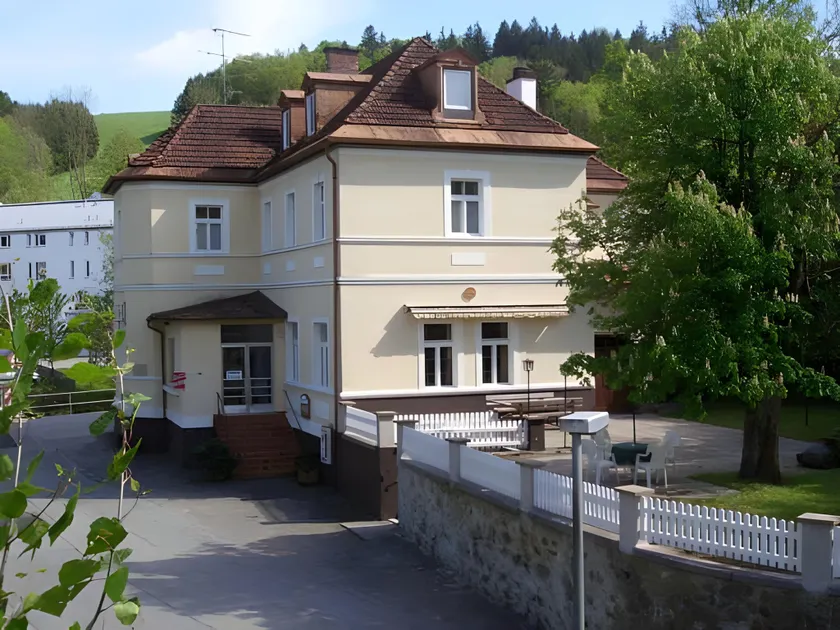 Hotel Garni Pension Gambrinus - Image 1