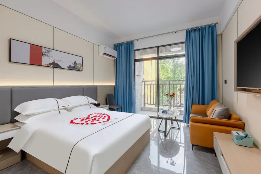 Minghuan Light Luxury Hotel (Dongguan Mayong Xinhua College) - Image 1