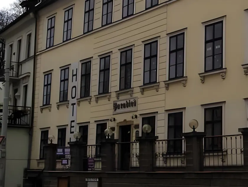 Hotel Paradies - Image 1