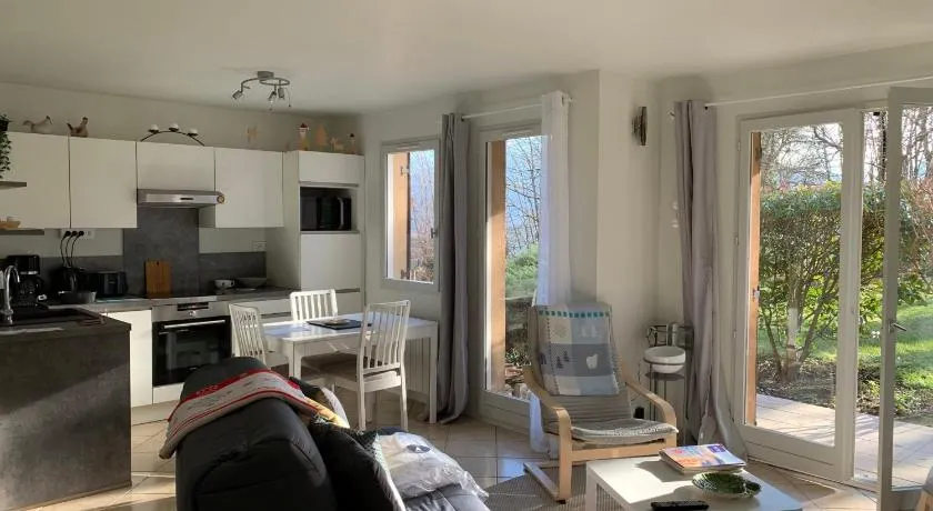Apartamento vacacional ideal para familias con terraza y jardín | Acepta mascotas - Image 1