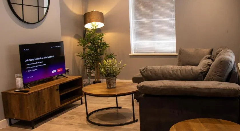 Comfortable 3 bed house in central location, Stevenage - Image 1