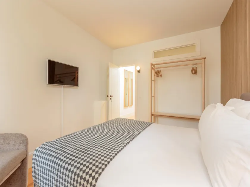 Cozy Getaway in Porto with Balcony - Image 1