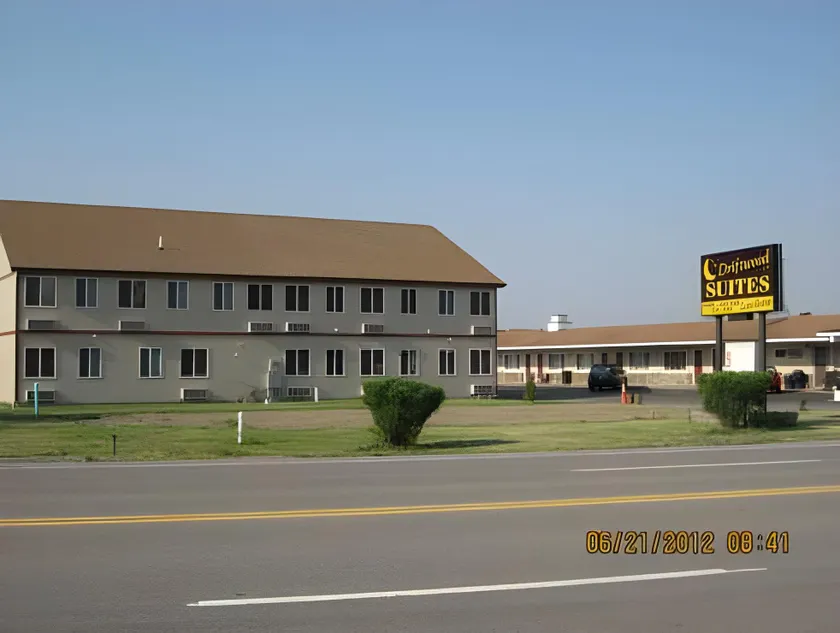Driftwood Motel - Image 1