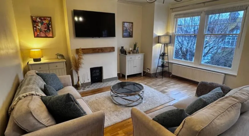 2 bed apartment close to beach - Image 1