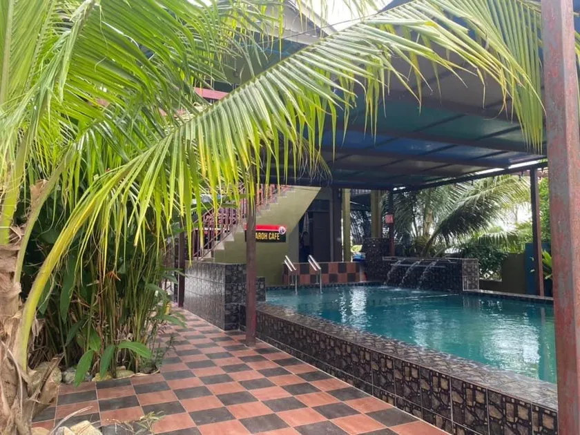 Homestay Pool Lavender Wakaf Bharu - Image 1