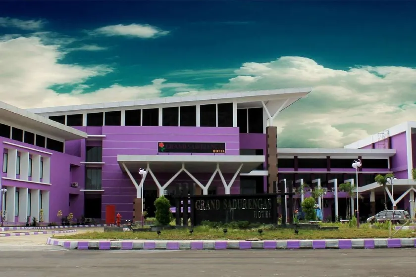 Kyriad Sadurengas Hotel - Image 1