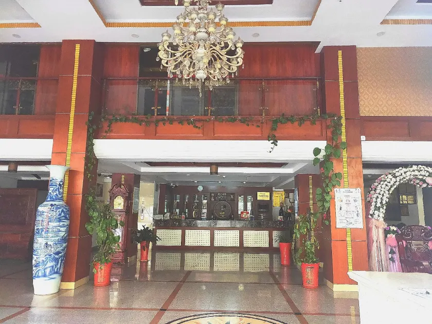 Ronghua Hotel - Image 1