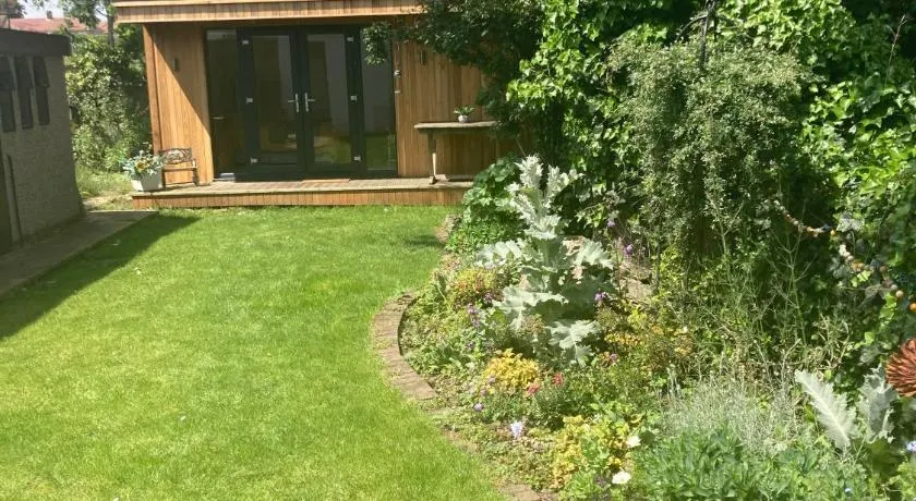 Gladstone Avenue Twickenham - Image 1