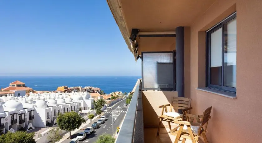 Splendido appartamento totalmente attrezzato con terrazza e piscina riscaldata - Image 1