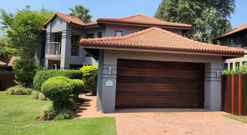 Villa on 8 Pecanwood - Image 1