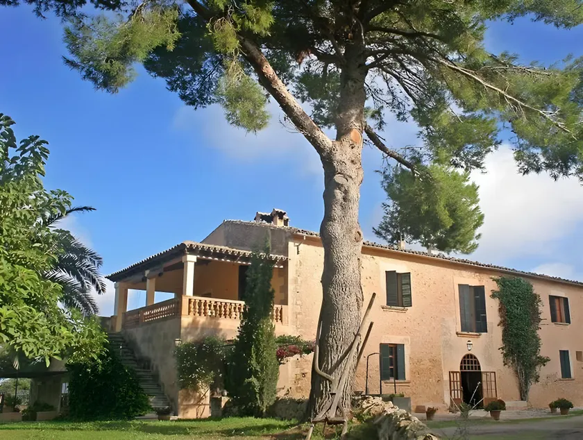 Oliver Moragues Grandhouse & Vineyard - Image 1