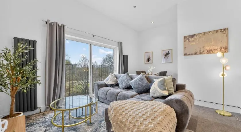 3BR Penthouse Apartment l Peaceful and Spacious - Image 1