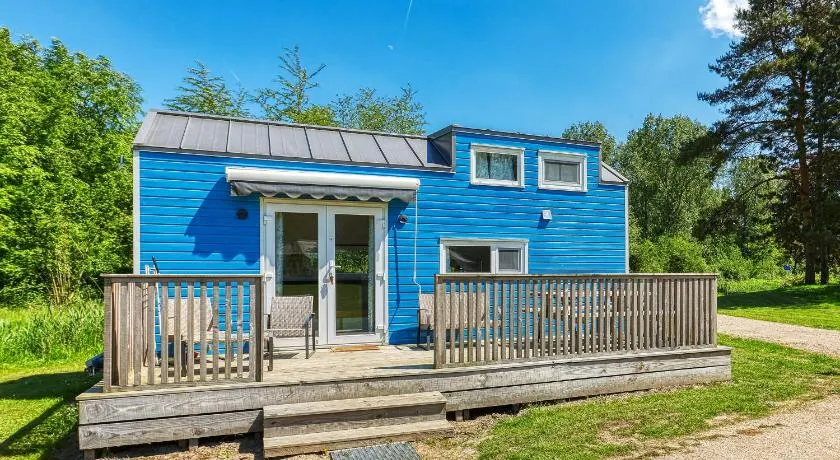 Blauwe Tiny House 6 persoons - Image 1