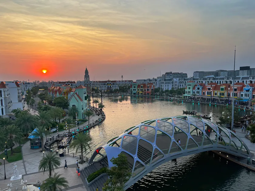 Legacy Hotel - Grand World Phú Quốc - Image 1