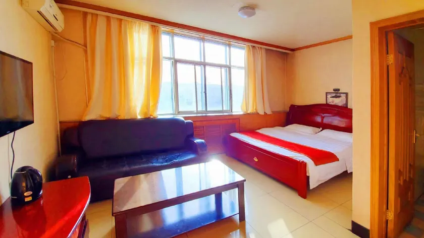 Qingfeng Hotel - Image 1