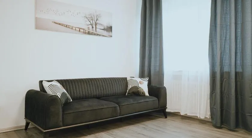 Balkon-Apartment in Krefeld: Komfort & Stil nahe Düsseldorf - Image 1