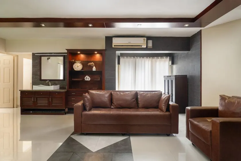 Charming Apartment In Kochi | Marine Drive - Image 1