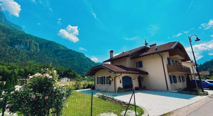 Camere Nordest Sudest Dolomiti - Image 1