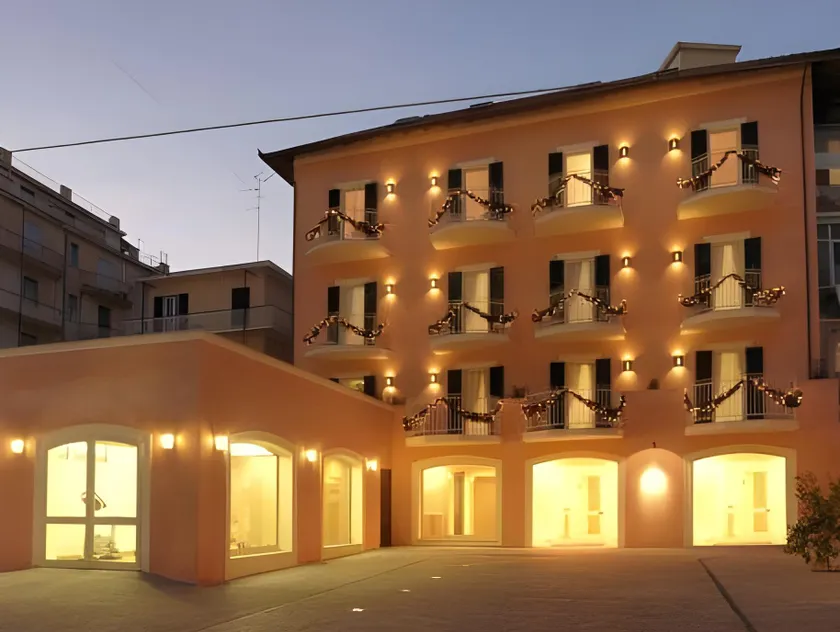 Hotel Ristorante Toscana - Image 1