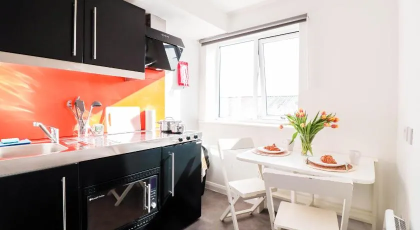 Charming Flats in Southampton - Image 1