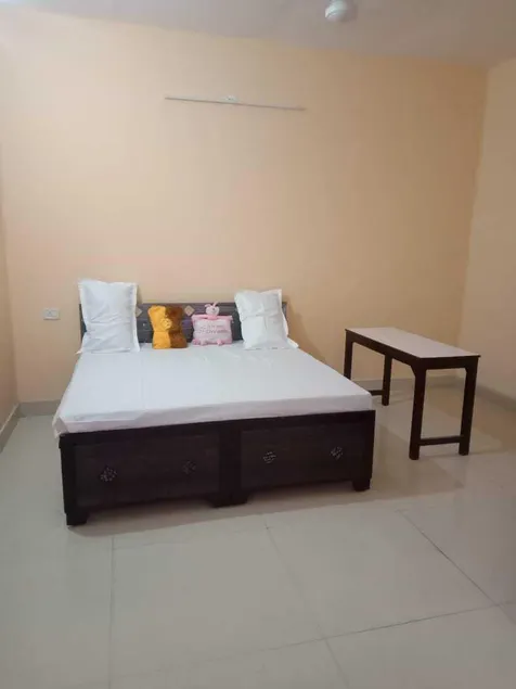 POP Sarthak Hotel - Image 1
