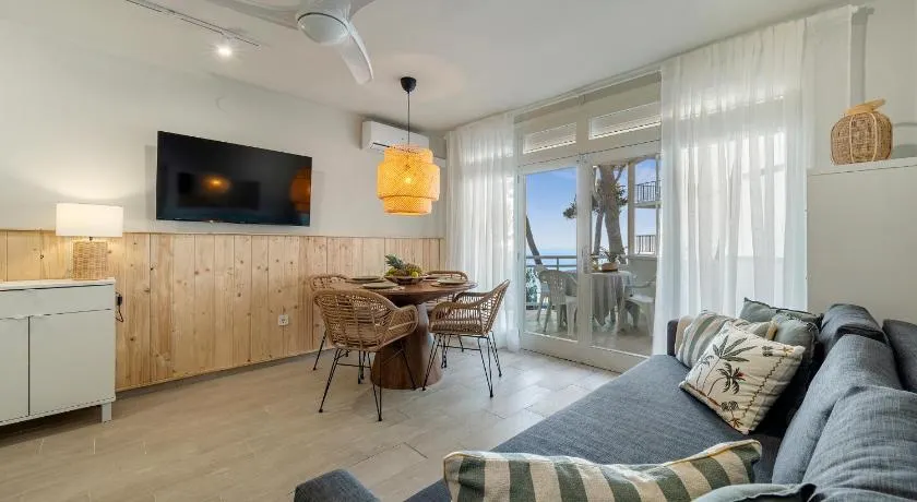 Hauzify I Apartament Sunshine Salou - Image 1
