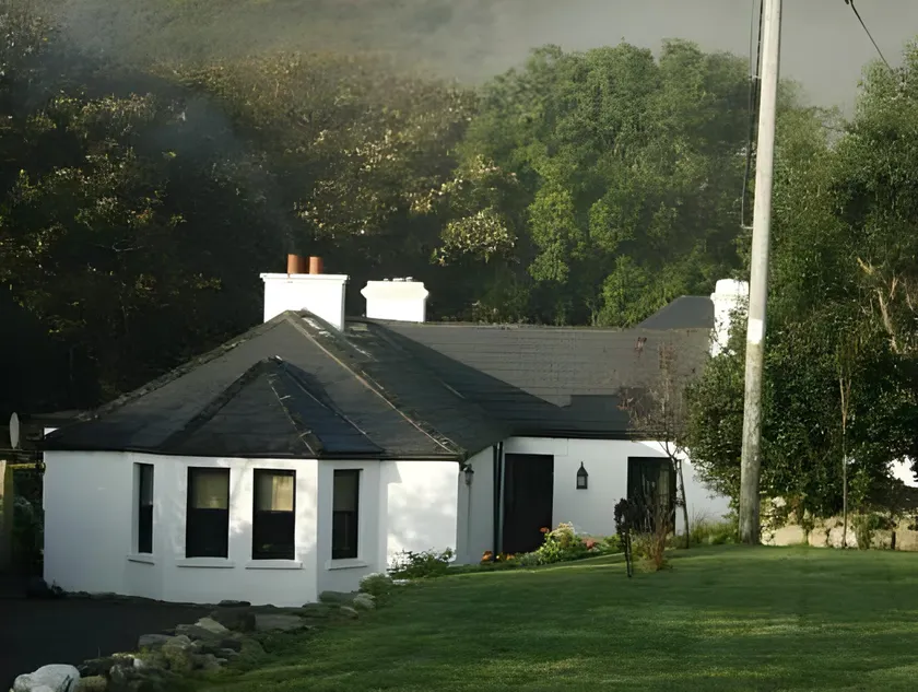 Kilcommon Lodge Holiday Hostel - Image 1