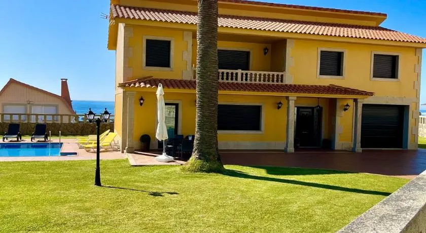 Casa Con Piscina Junto Al Mar - Image 1