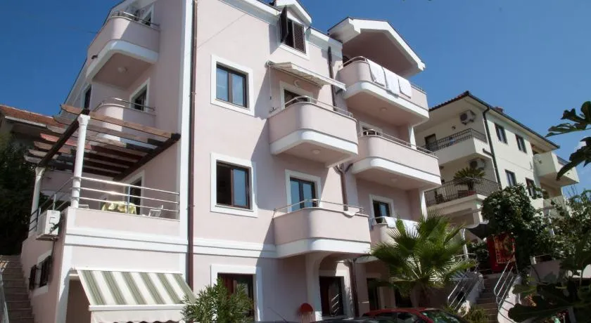 Apartments Maslina - Image 1