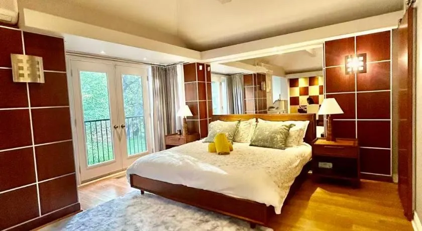 Luxury Private Room with Garden View - Newmarket, Ontario - Image 1