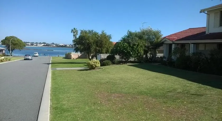 Mandurah Central Estuary Soldiers cove Townhouse - Image 1